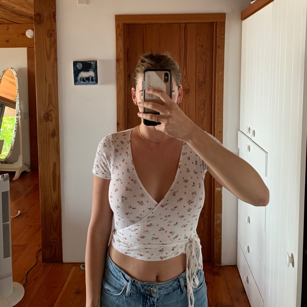 Brandy Melville floral crop top